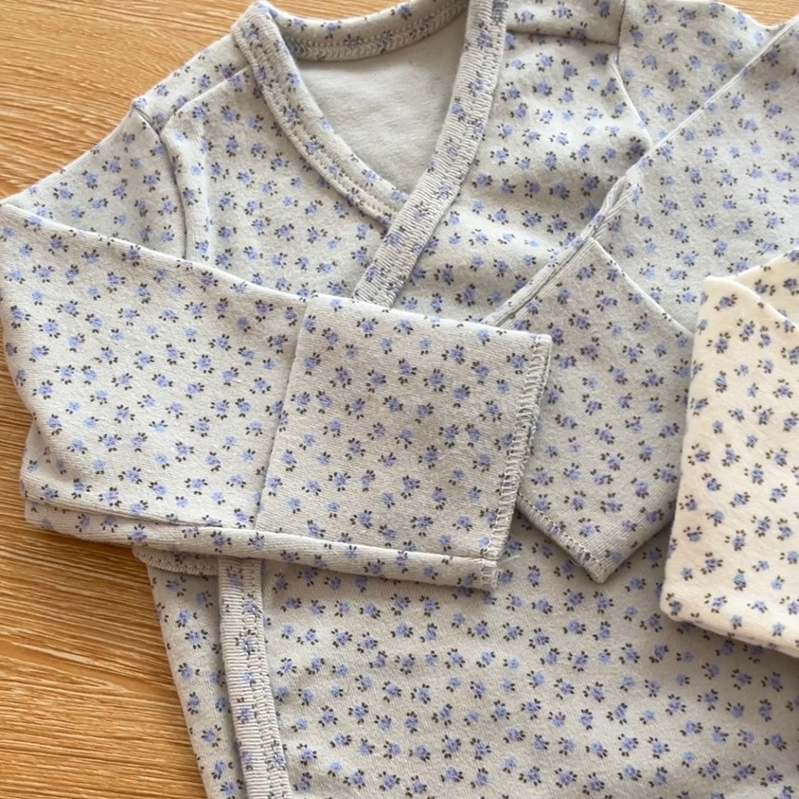 B0441 碎花蝴蝶衣